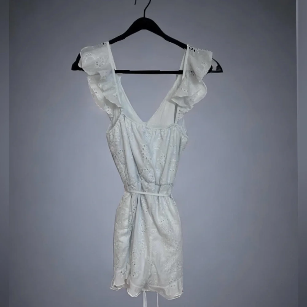 White Lace Romper Size MD - Picture 3 of 5